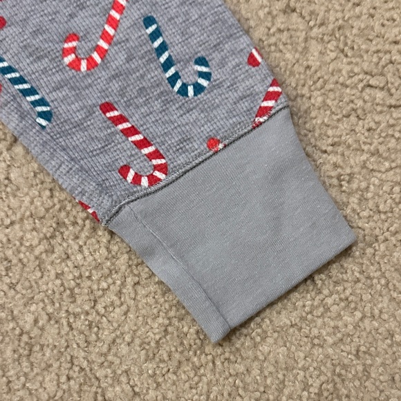 Old Navy Gray Candy Cane Print Thermal Holiday Sleep Leggings Christmas Pajamas - Picture 11 of 12